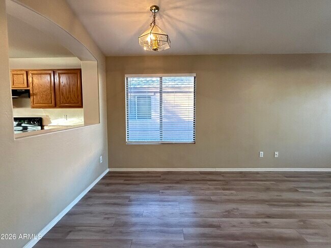 Foto del edificio - 2130 S 156th Ave