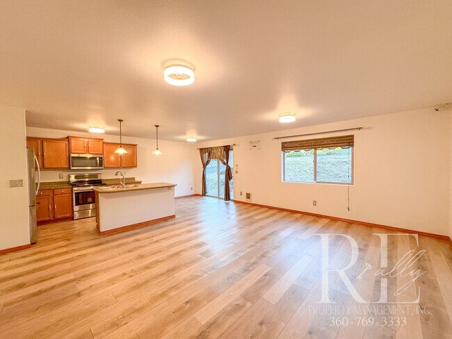 Foto del edificio - Modern 3-Bed Home with Gardens, Greenhouse...