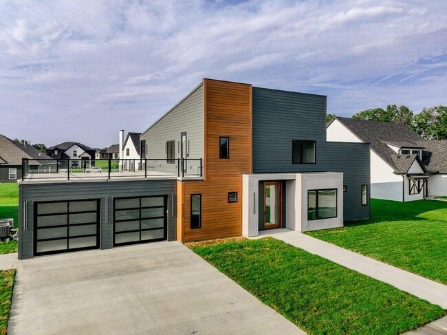 Building Photo - 6525 Yellowstone Dr