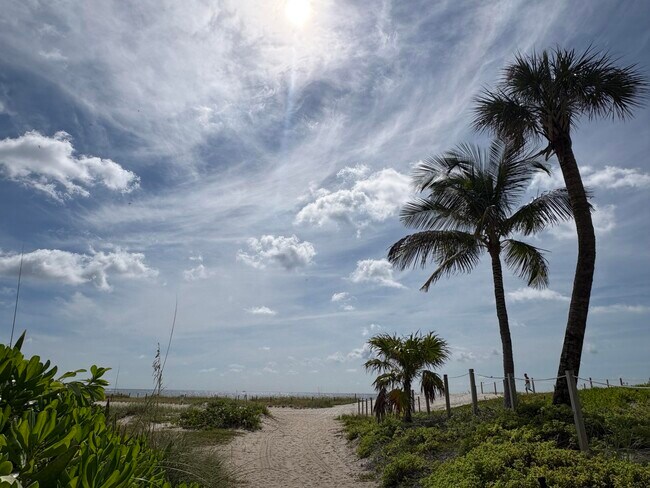Foto del edificio - 1009 N Ocean Blvd