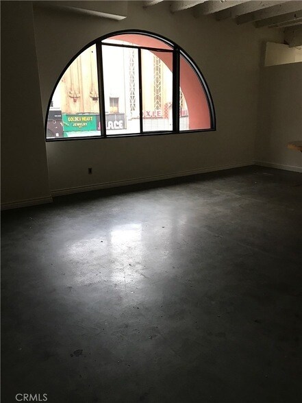 Foto del edificio - 312 W 5th St