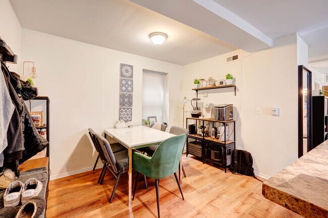 Foto del edificio - 1627 N Winchester Ave
