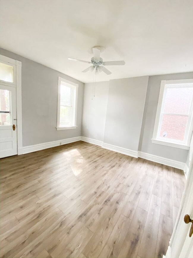 Building Photo - Spacious Historic Homestead on cobblestone drive, 3 Bed, Central AC