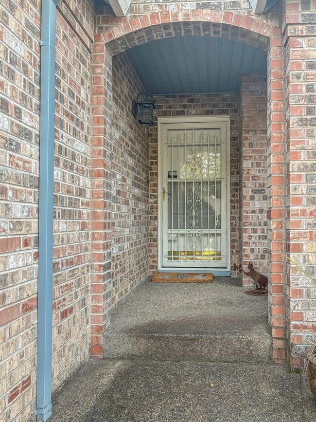 Building Photo - Arranmore 2 Bedroom with Den Available Now !