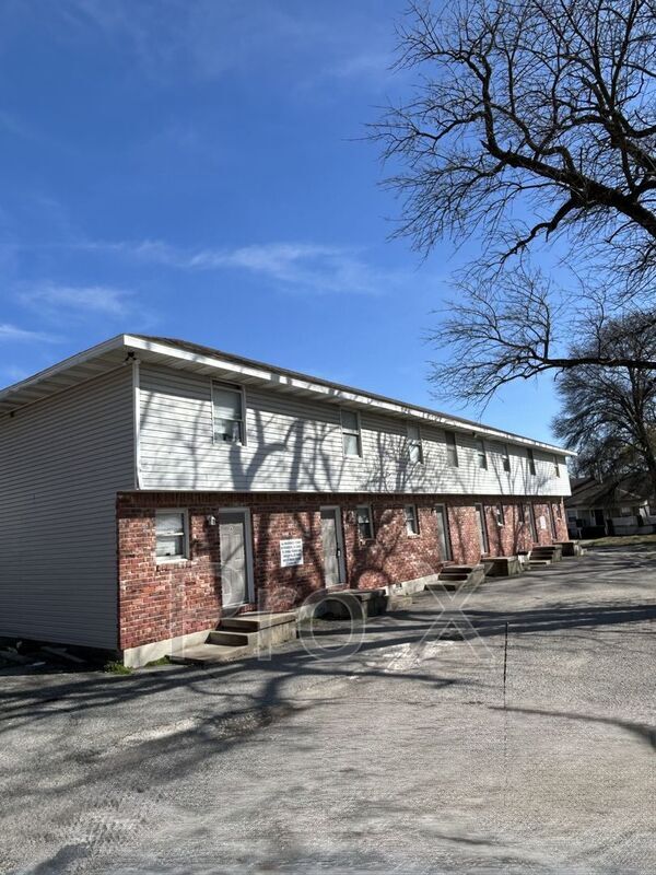 Building Photo - 207 E Carlton St