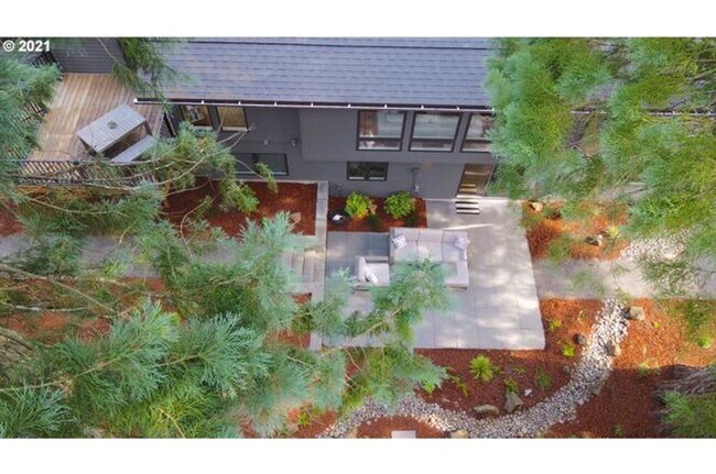 Foto del edificio - Immaculate 3 Bed 4 Bath Mid-Century Home i...