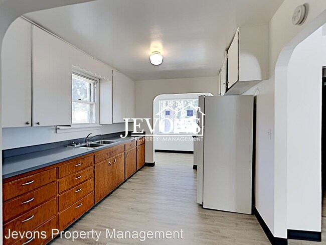 Building Photo - 2 br, 1 bath House - 1102 S Fair Ave