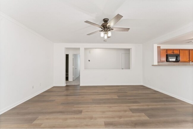 Building Photo - Stylish 3-Bedroom, 2-Bath in a Vibrant Spr...