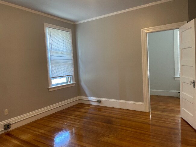 Foto del edificio - 372-374 Lloyd Ave