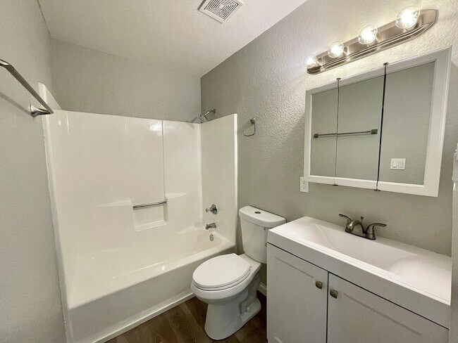 Photo - 3044 E Fillmore St Apartment