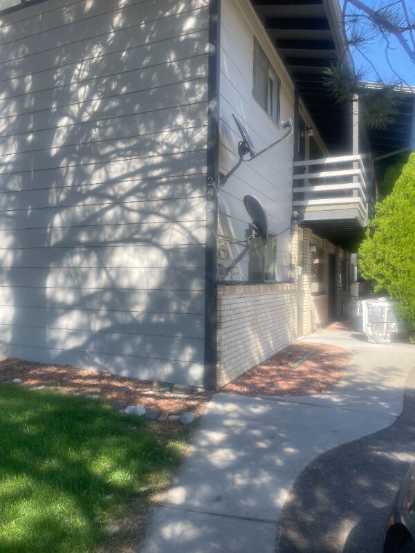 Primary Photo - 260 W Park Dr