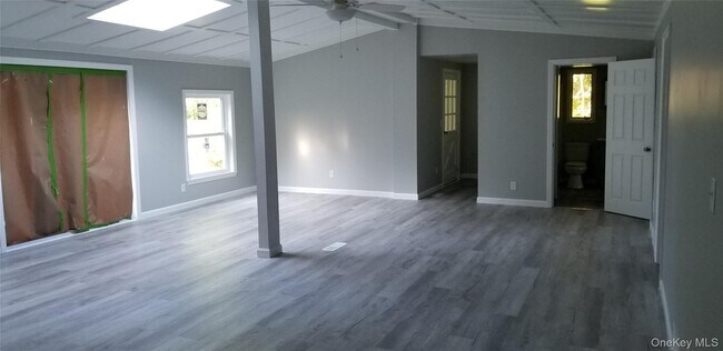 Foto del edificio - 542 W Broadway