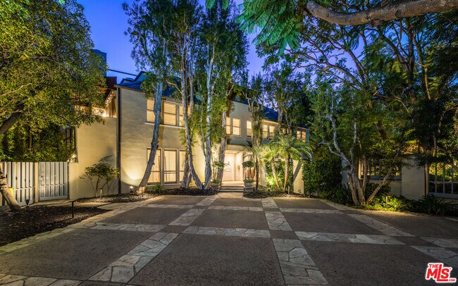Foto del edificio - 809 N Alpine Dr
