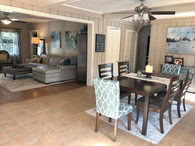 Foto del edificio - 8412 Oxford Woods Ct