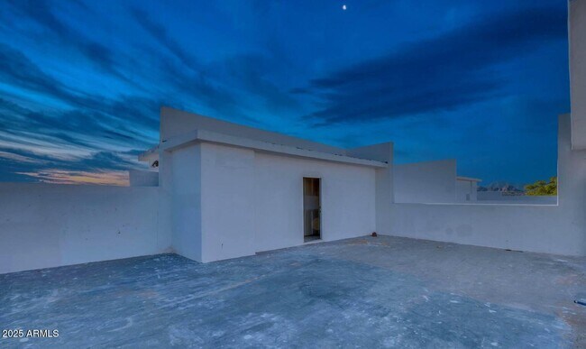 Foto del edificio - 832 S Farmer Ave