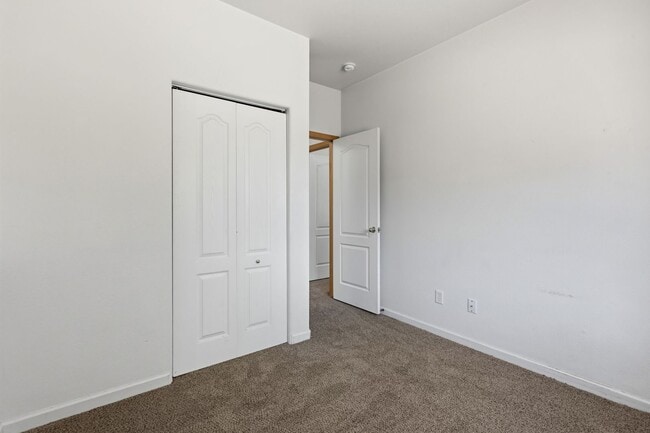 Building Photo - 355 Buffalo Dr