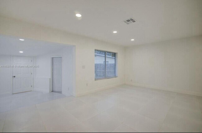 Foto del edificio - 1101 NW 14th Ct
