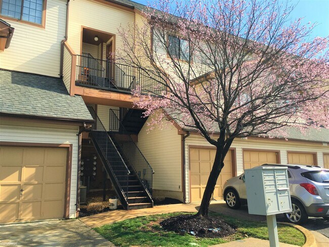 Building Photo - 1 br, 1 bath Condo - 14009 Briston St Apt C