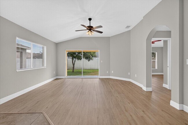 Building Photo - 557 Lindsay Anne Ct