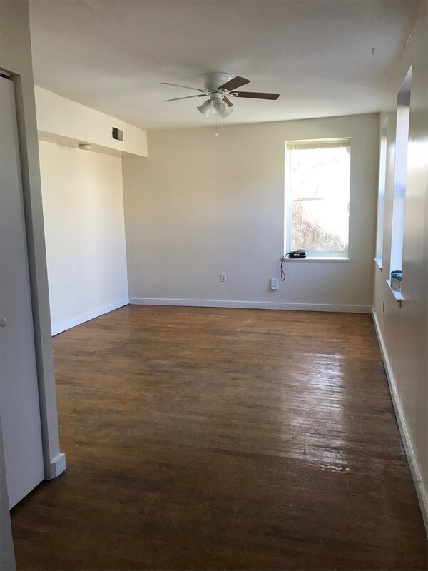 Building Photo - 708 S 19th St