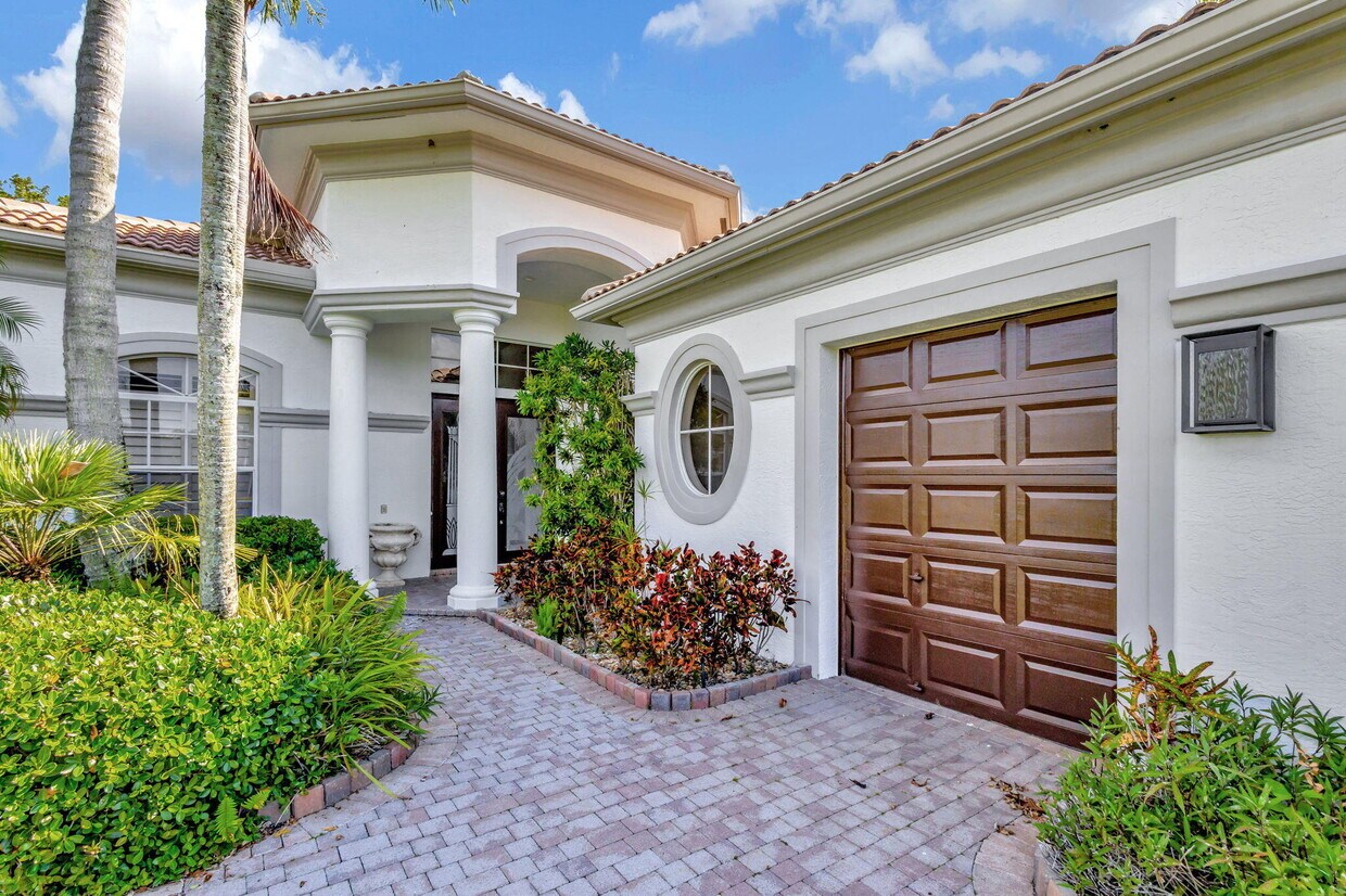 Primary Photo - 161 Esperanza Way