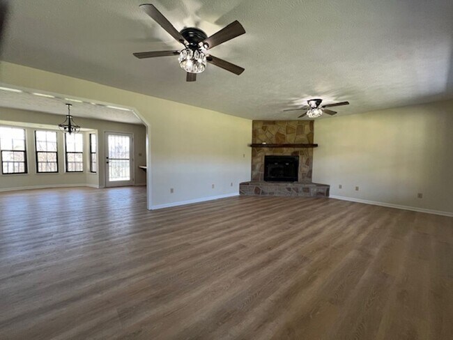 Foto del edificio - 2606 Dellwood Dr