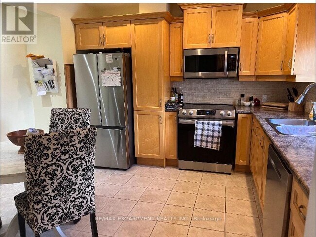 Photo du bâtiment - 1344 Leighland Rd