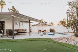 Building Photo - 8737 E Rose Ln