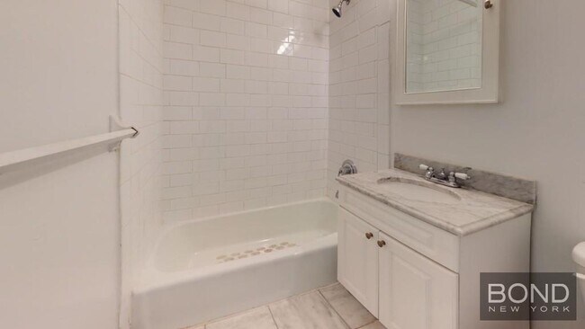Foto del edificio - 118 E 92nd St