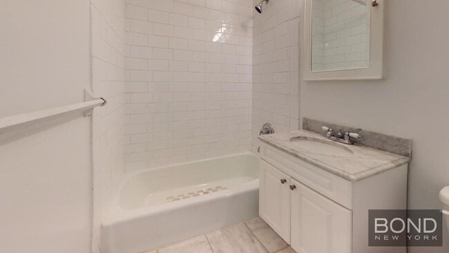 Building Photo - 118 E 92nd St