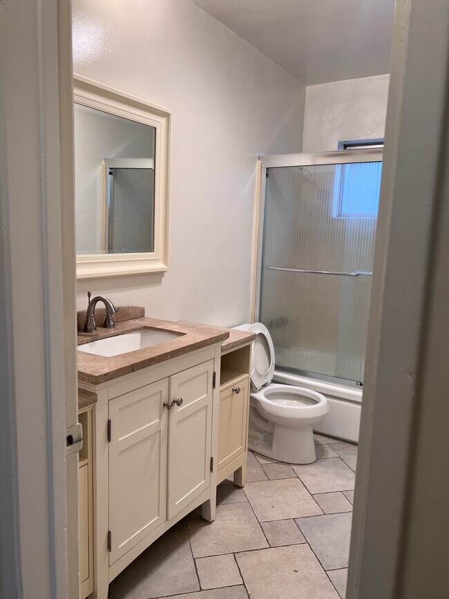 Segundo cuarto de baño - 3442 Jasmine Ave