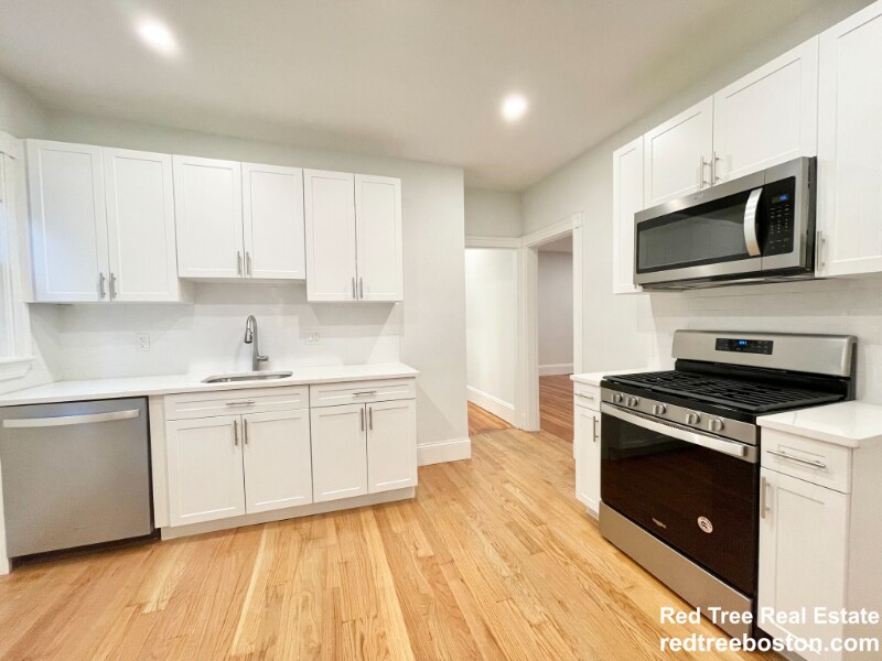 Foto principal - 68 Bakersfield St