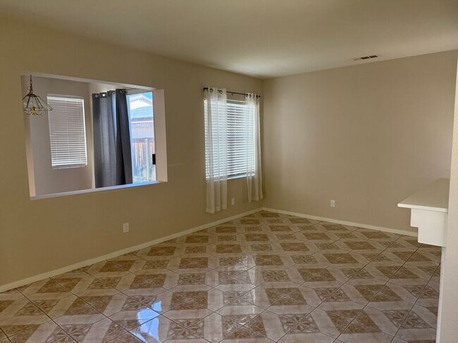 Foto del edificio - 39545 Warbler Dr