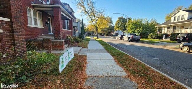 Building Photo - 914 Beaconsfield Ave