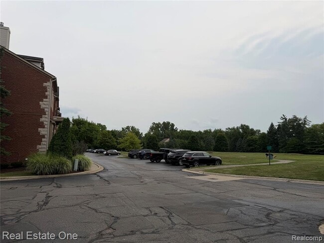 Building Photo - 29285 Glen Oaks Blvd E