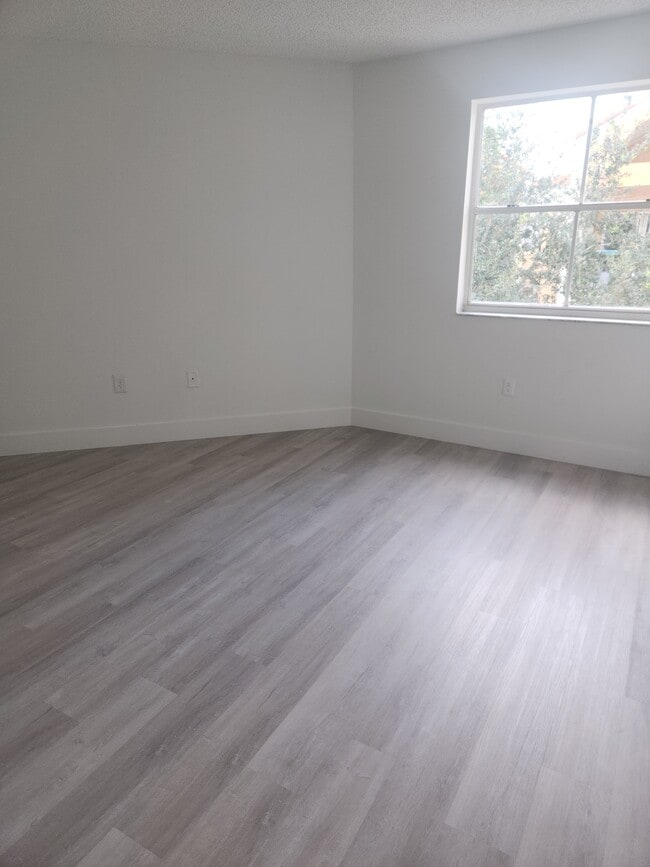 Foto del edificio - 6292 NW 186th St