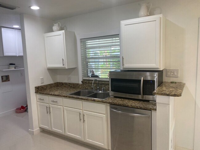 Foto del edificio - 5237 Warren St