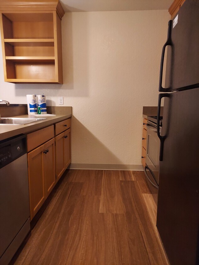 Cocina tipo galera - Pinehurst Apartments
