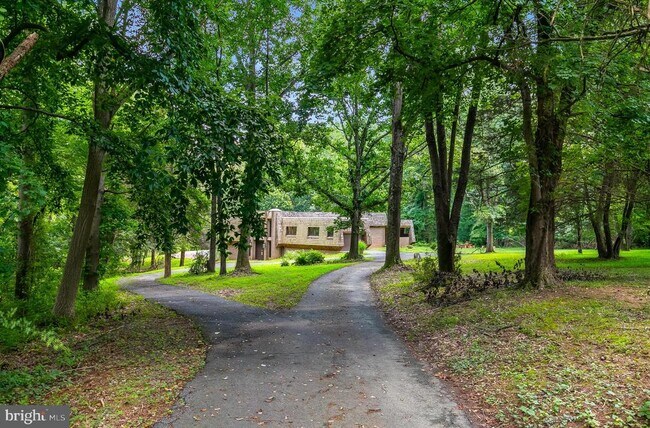 Foto del edificio - 8823 Brook Rd