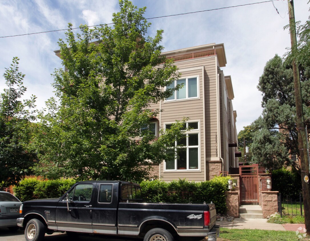 Building Photo - 1255 Washington St
