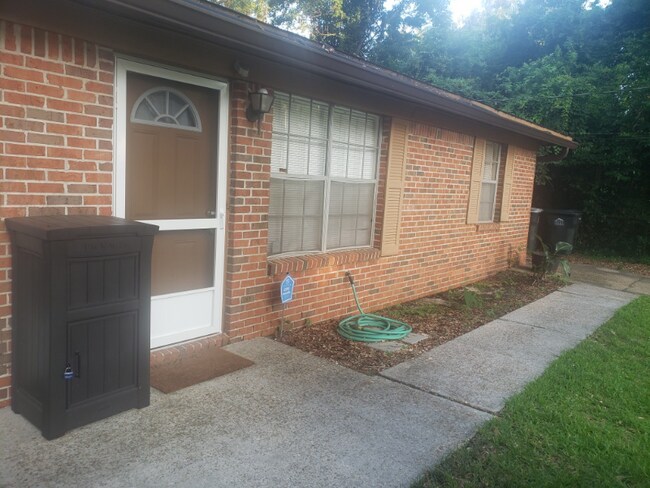Foto del edificio - 8122 Ernestine Rd