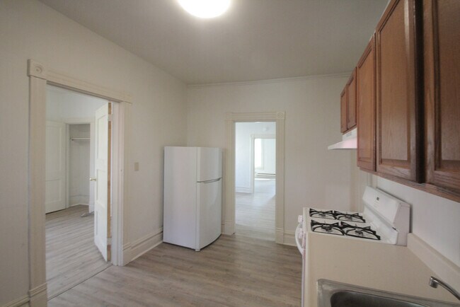 Building Photo - 429 Kelly Ave