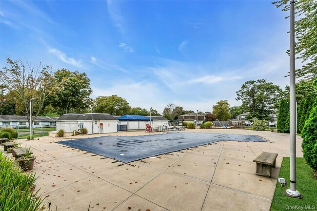 Foto del edificio - 283 Storm Dr