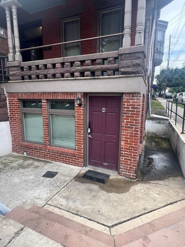 Building Photo - 348 N Ninth St