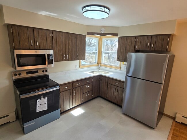 Building Photo - 67 Cohoes Rd