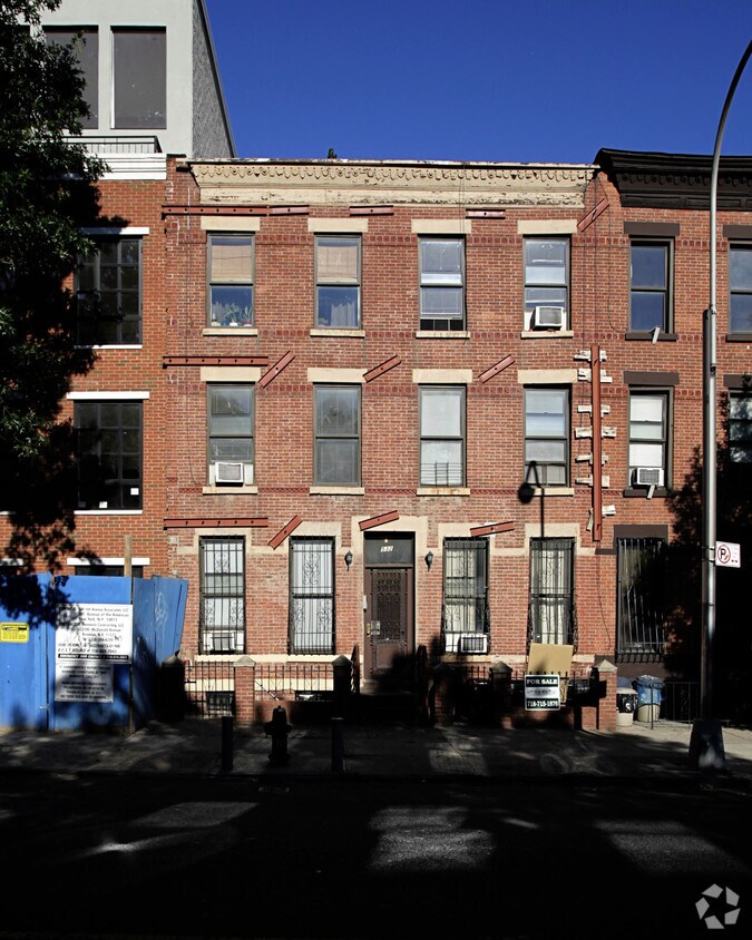Building Photo - 532 6th Ave