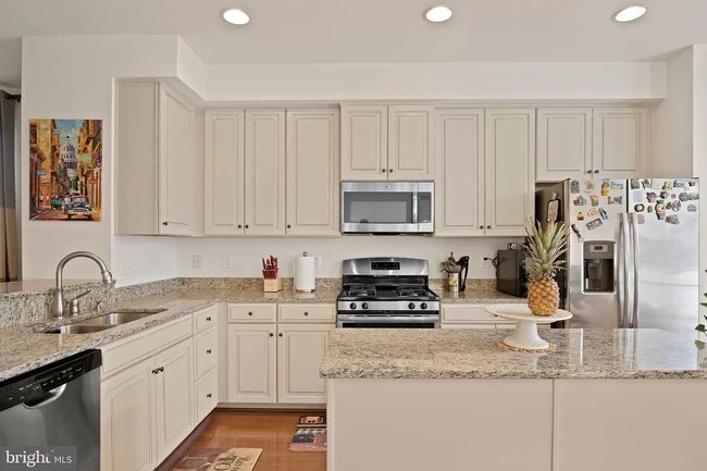 Foto del edificio - 2533 Baldwin Cres NE