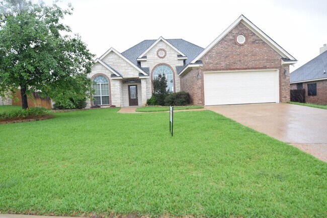 Building Photo - 802 Marshall Dr