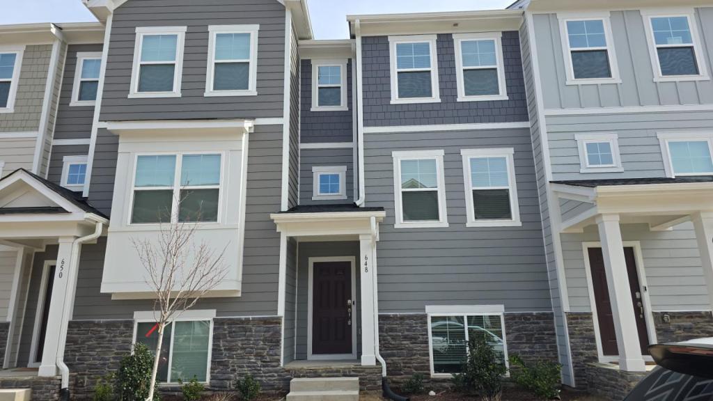 Foto principal - 652 Gimari Dr