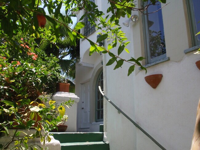 Entrance - 1343 S Burnside Ave